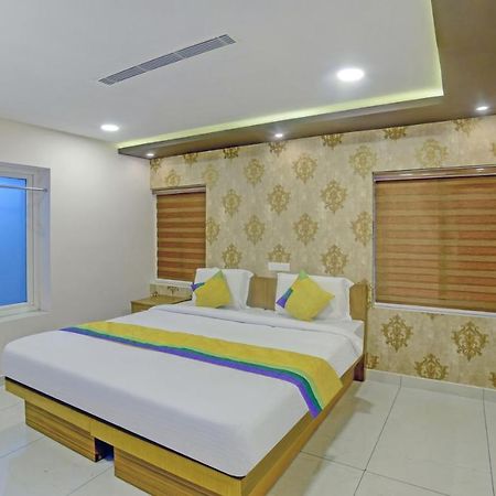 Treebo Trip Majestic Inn Thampanoor Thiruvananthapuram Exterior photo