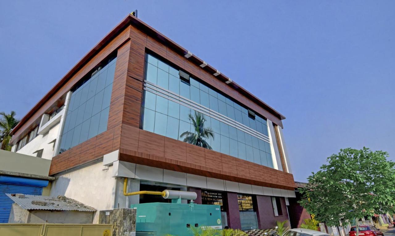 Treebo Trip Majestic Inn Thampanoor Thiruvananthapuram Exterior photo