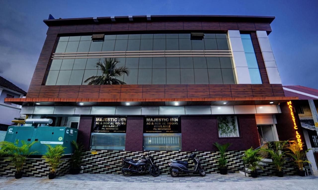 Treebo Trip Majestic Inn Thampanoor Thiruvananthapuram Exterior photo