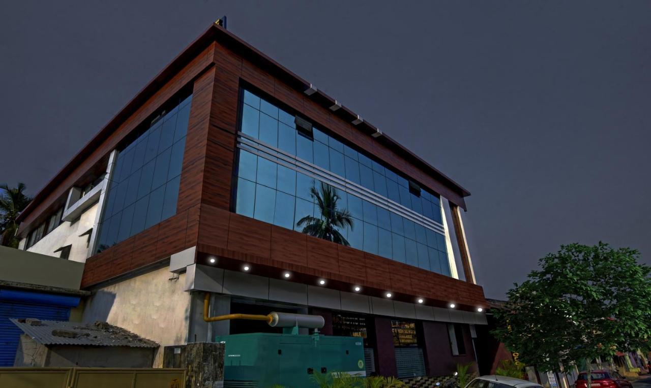 Treebo Trip Majestic Inn Thampanoor Thiruvananthapuram Exterior photo