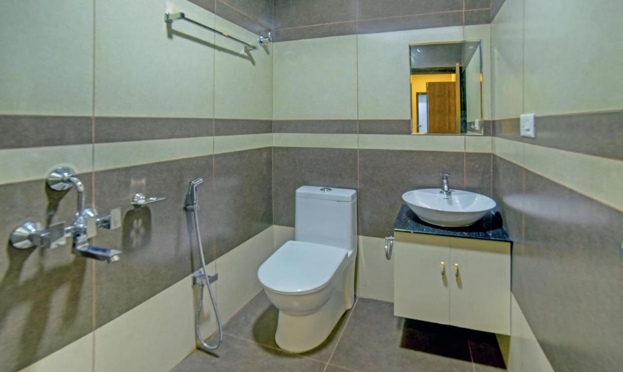 Treebo Trip Majestic Inn Thampanoor Thiruvananthapuram Exterior photo