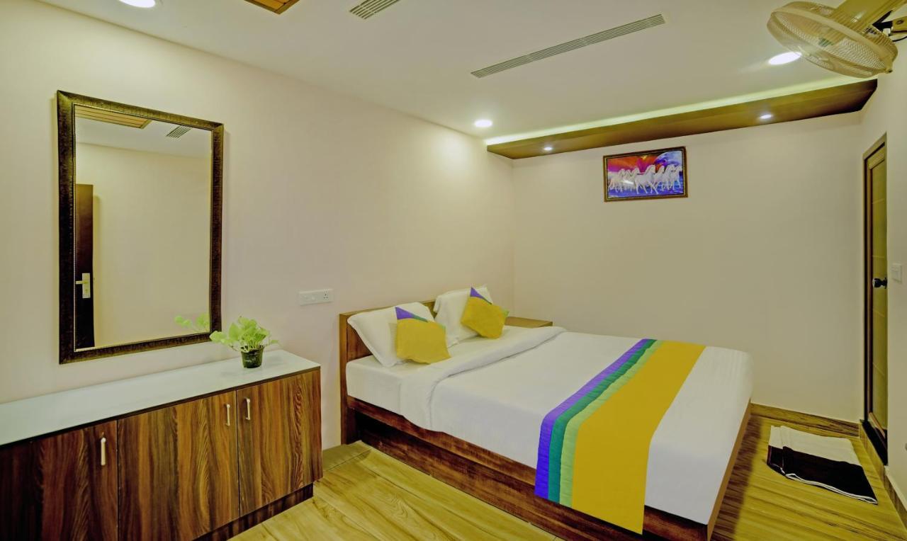 Treebo Trip Majestic Inn Thampanoor Thiruvananthapuram Exterior photo